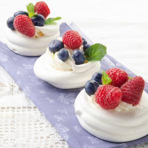 Mixed Berry Pavlova Thumbnail Mixed Berry Pavlova Thumbnail